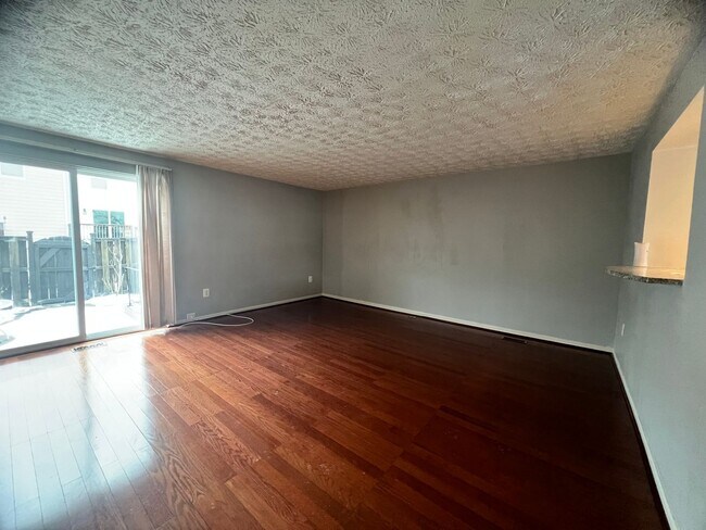 Foto del edificio - Beautiful 3 BR/2.5 BA Townhome in Bowie!