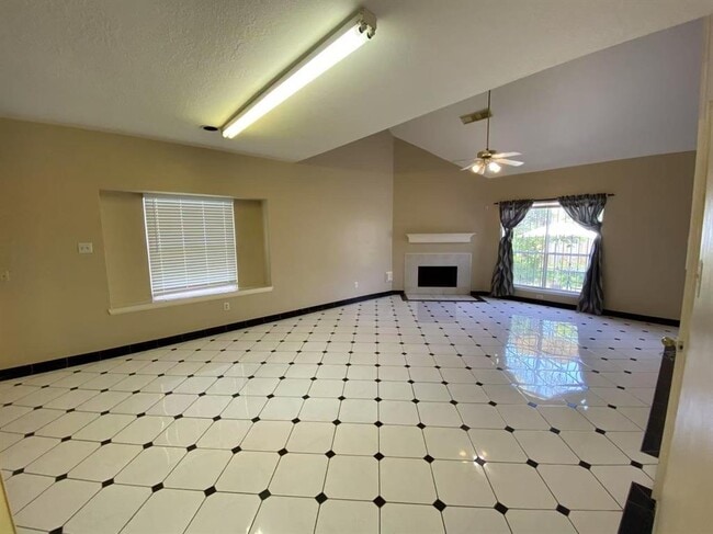 Building Photo - 11830 Meadow Pl Dr