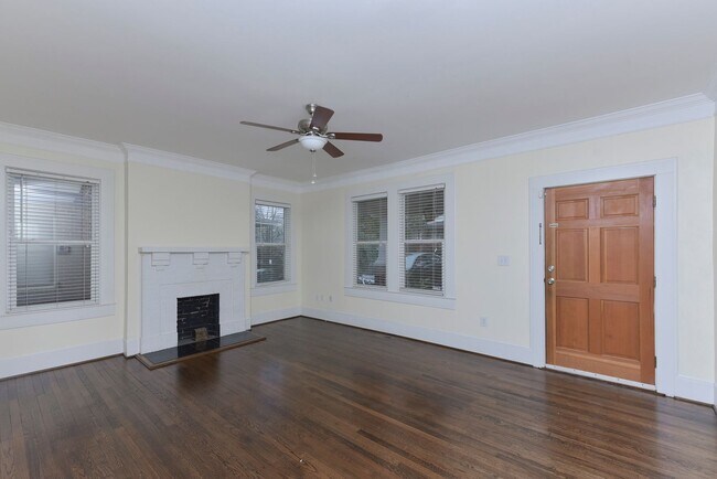 Foto del edificio - Cozy 3BR/2BA Home Steps from USC – PRE-LEA...