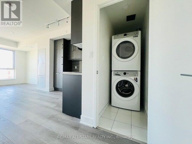 Building Photo - 38-1538 Andre de Grasse St