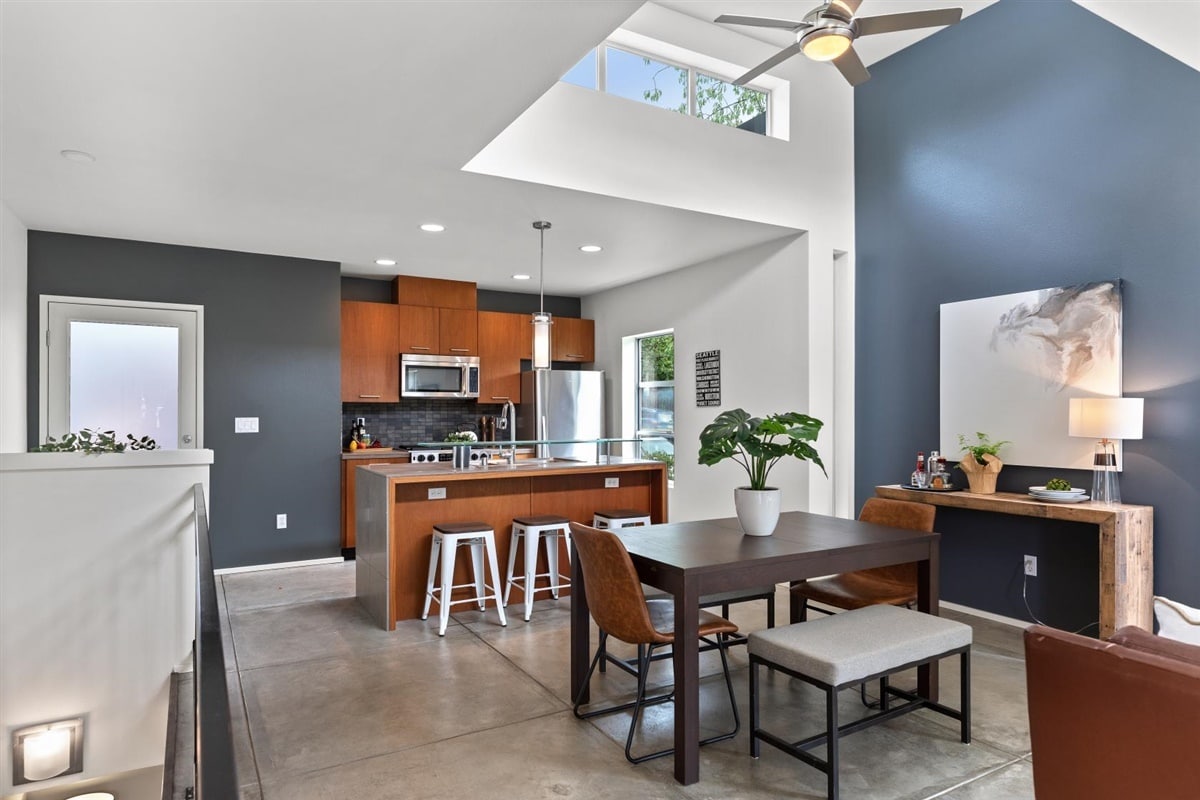 Light filled living space - 1800 11th Ave (Seattle, WA)