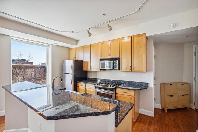 Foto del edificio - 1419 Clifton St NW