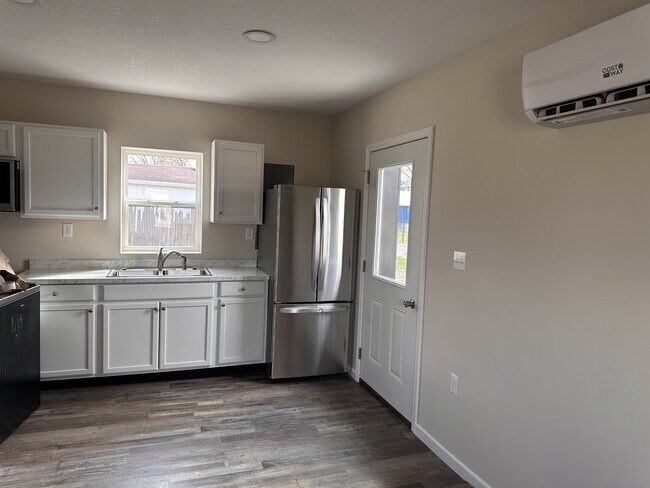 Building Photo - 304 Gleason Ave