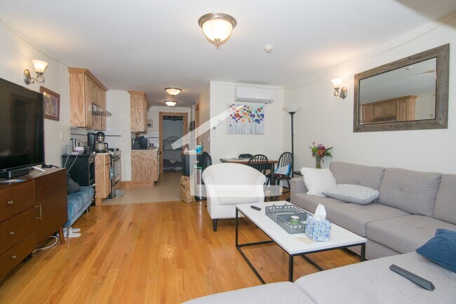 Foto del edificio - 10 S Russell St