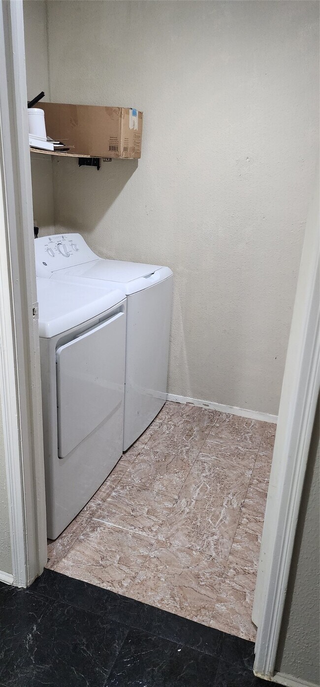 Foto del edificio - 6500 Sands Point Dr