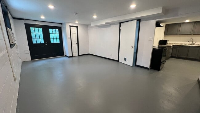 Building Photo - 155 Wrenwood Ln