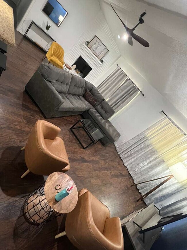 Foto del edificio - 10777 Spring Cypress Rd