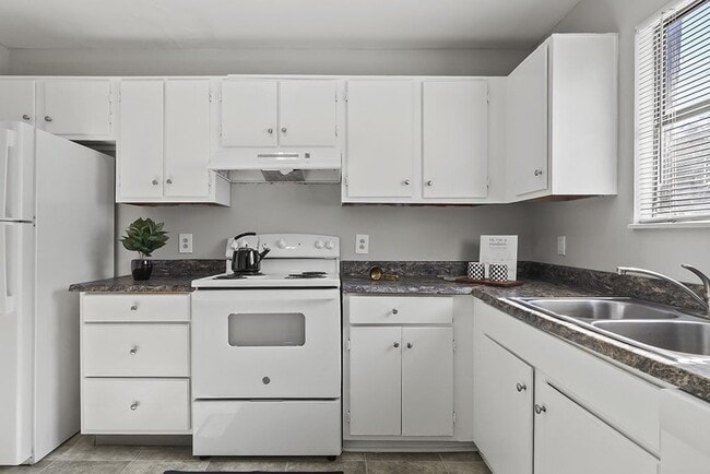 Building Photo - The Element at 4411