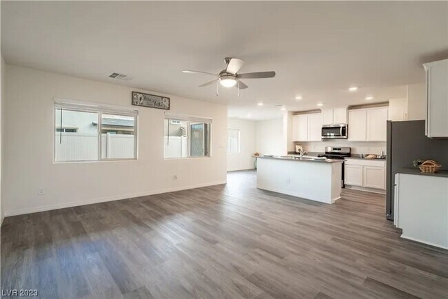 Foto del edificio - Bright, Modern 3 Bd, 3 bth, Home with Chef...