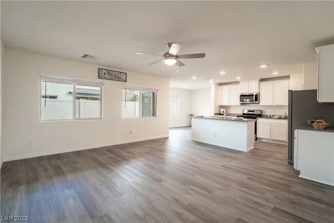 Foto del edificio - Modern 3 Bd, 3 bth, Home, Chef inspired ki...