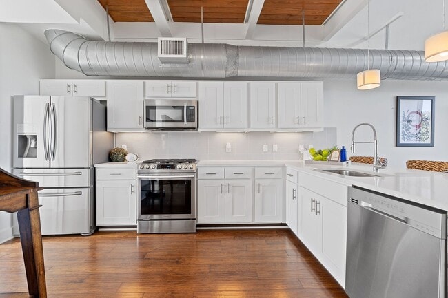 Building Photo - Luxury on Lamar