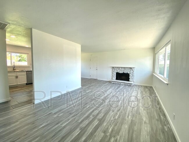 Building Photo - 2367 Pinturo Way