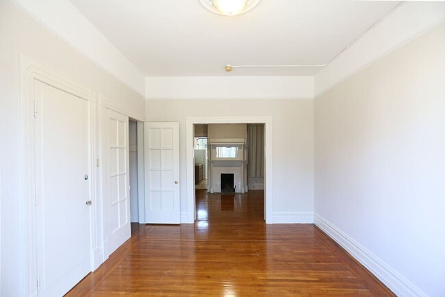 Building Photo - 614 10th Ave