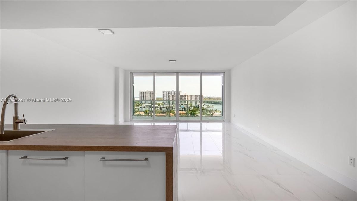 Building Photo - 400 Sunny Isles Blvd