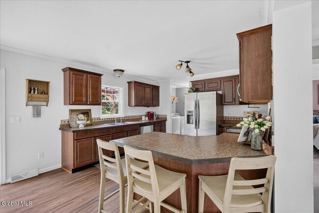 Foto del edificio - 209 N Greenfield Rd