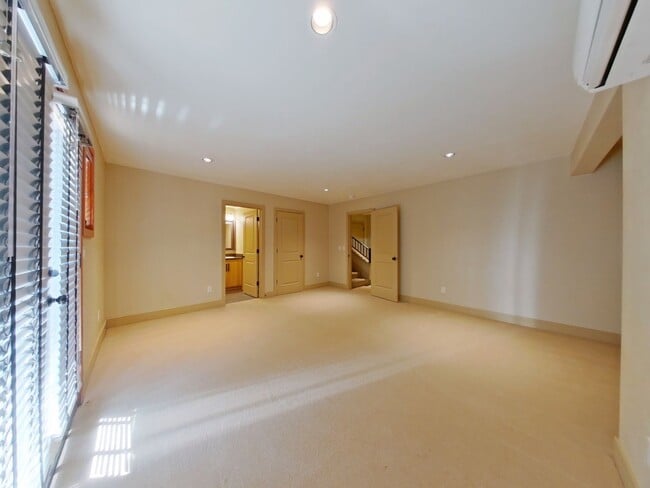 Photo - 2844-2854 Lord Byron Place Apartment