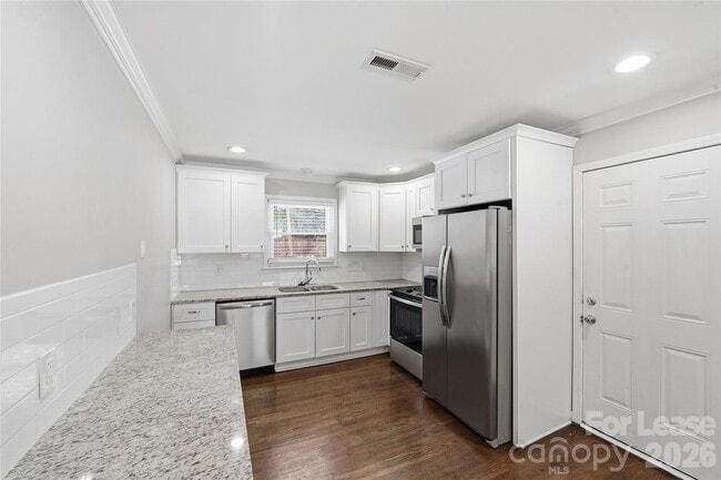 Building Photo - 2521 Dora Dr