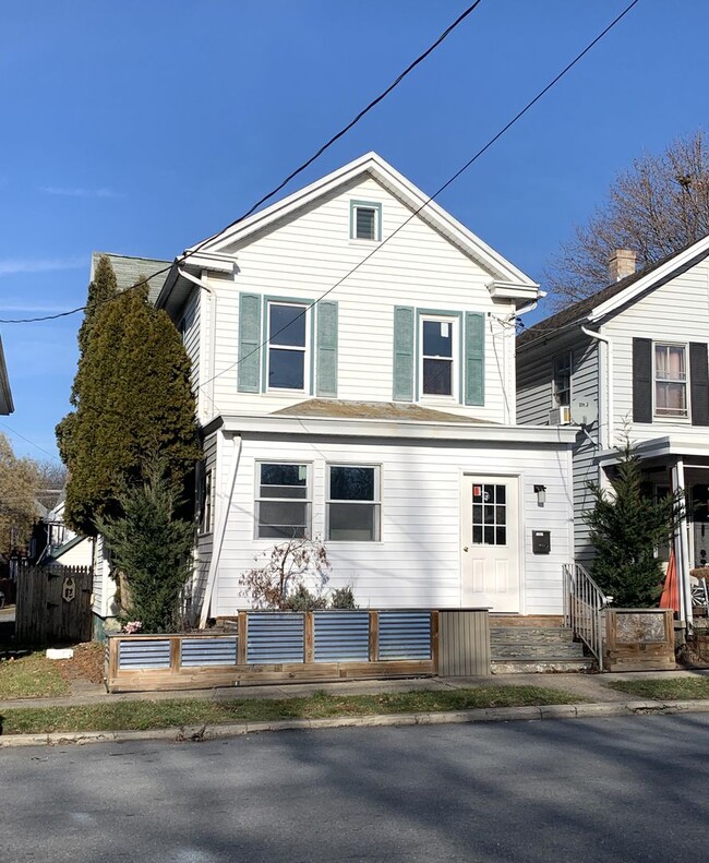 Building Photo - 731 E Washington St