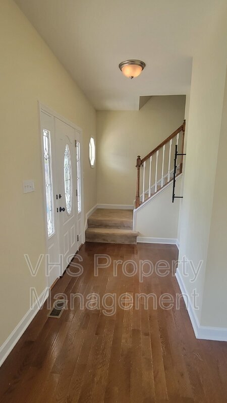 Foto del edificio - 163 Sterling Ct