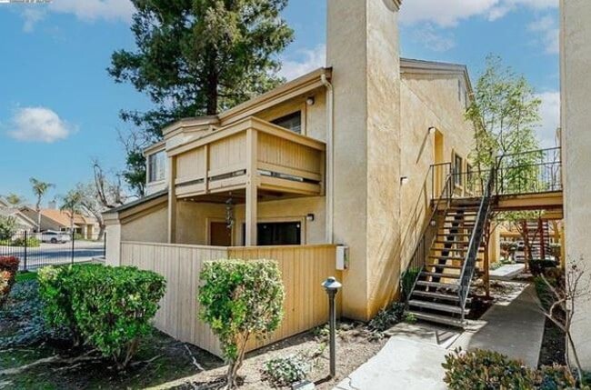 Building Photo - 3424 Vintage Dr