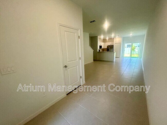 Foto del edificio - 2671 Buttercup Lucine Ln