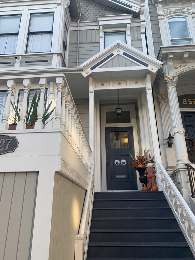 Building Photo - 2527 Fillmore St