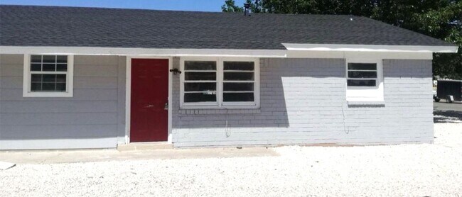 Building Photo - $0 First Month's Rent / $0 Deposit at Move-in