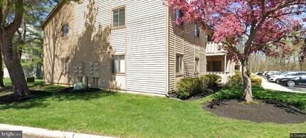 Building Photo - 714 Woodhollow Dr