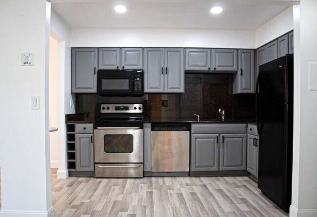 Foto del edificio - ONE11 RESIDENCES - 14 MILE WEST