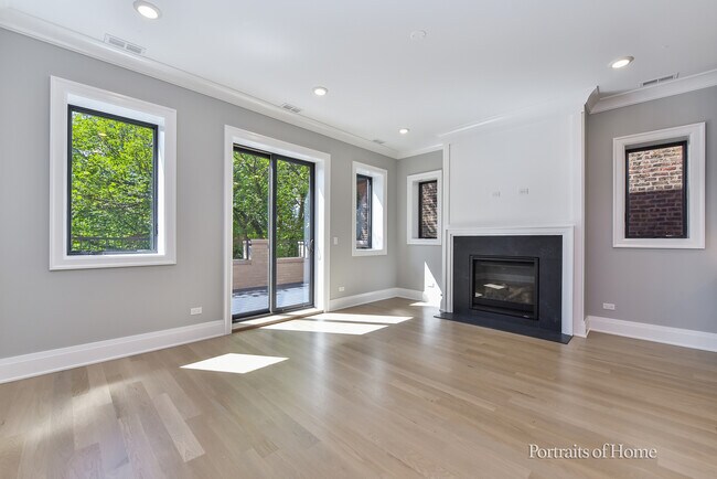 Foto del edificio - 2135 N Lakewood Ave