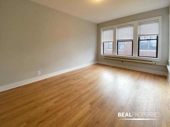 Foto del edificio - 0 bedroom in CHICAGO IL 60640