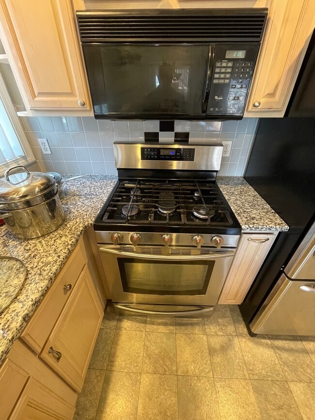 Building Photo - 112 Boston Ave