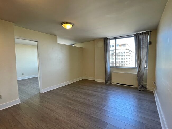 Foto del edificio - 600 E 8th St