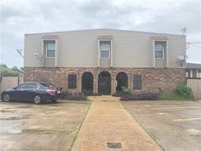 Building Photo - 213 Rosebud St