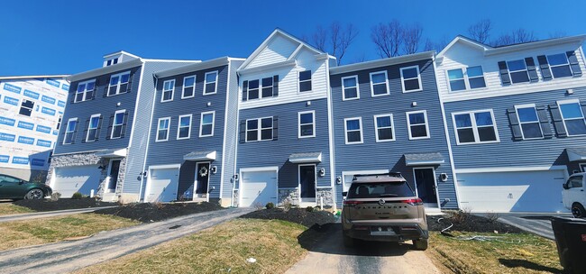 Building Photo - 726 Hardman Dr