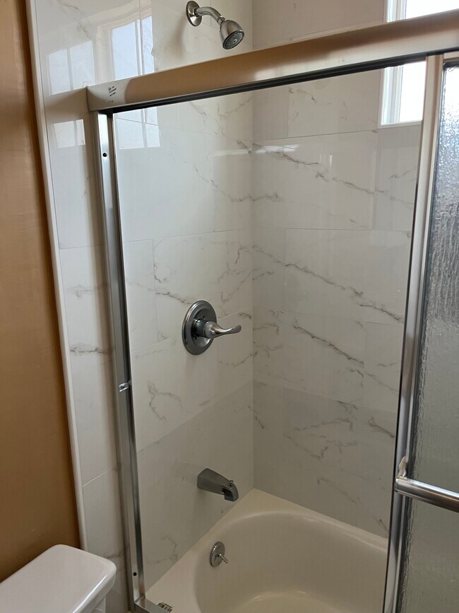 Foto del edificio - 1147 N Loma Vista Dr
