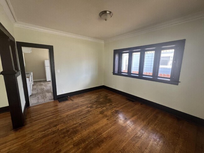 Building Photo - 3 Bedroom/1 Bath Home