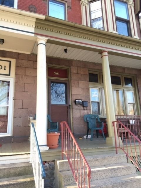 Building Photo - 403 POPLAR St