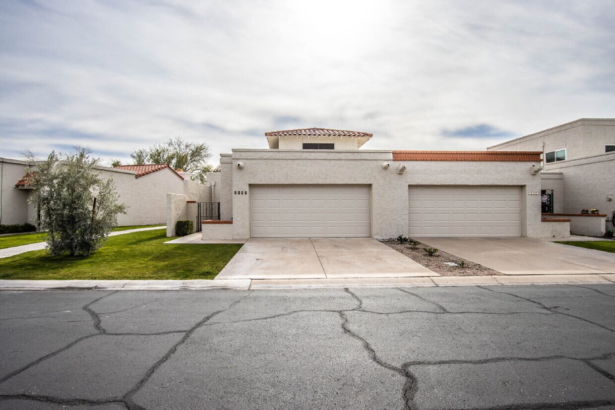 Primary Photo - Available! Beautiful fully furnished/equip...