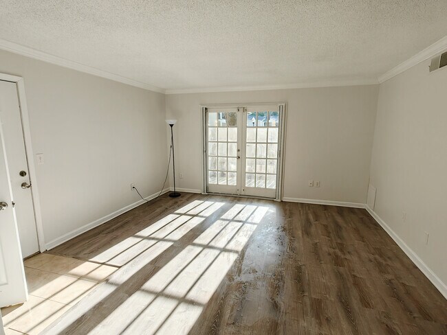 Sala de estar - 1150 Collier Rd NW