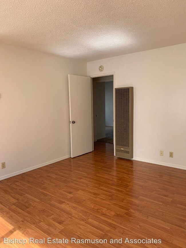 Building Photo - 287 E Elm St