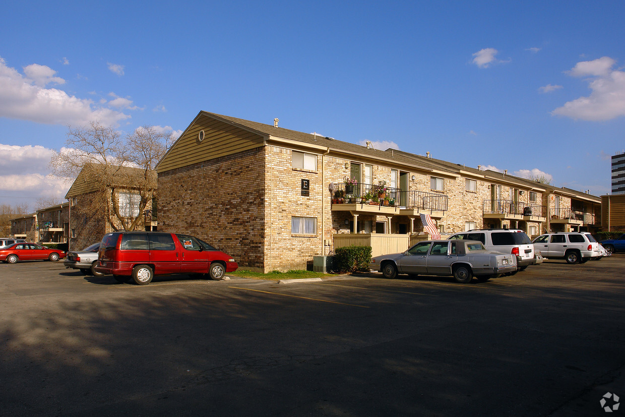 Coronado Apartments - Coronado