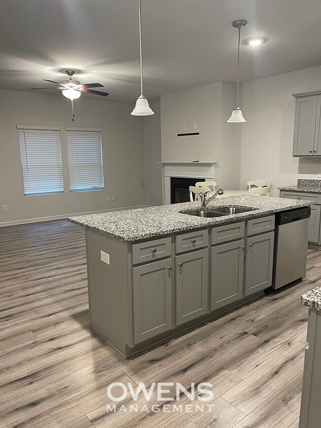 Building Photo - 3639 Abbey Wy