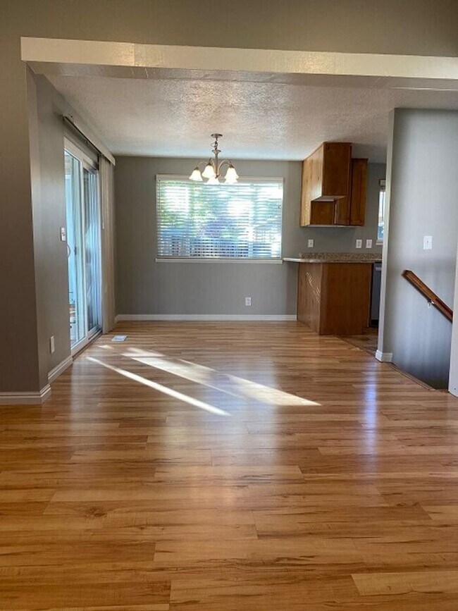 Foto del edificio - West Valley Nice 4 bed 2 bath Family Home
