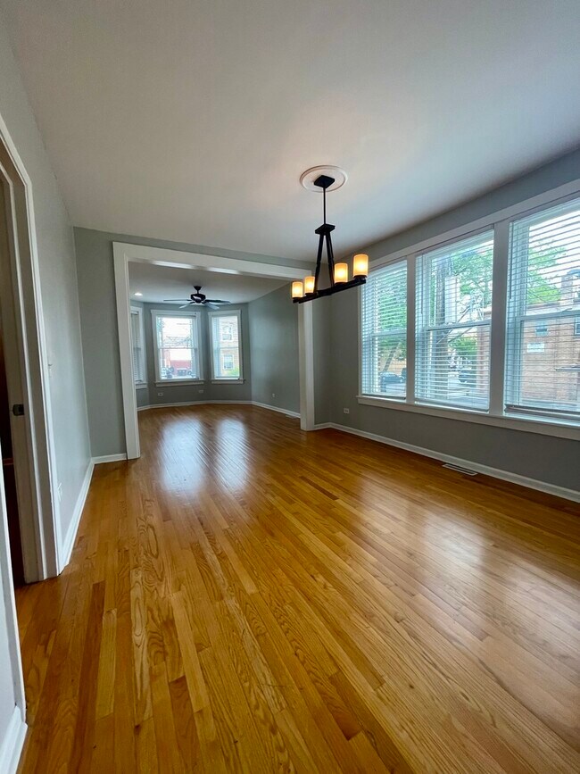 Foto del edificio - 2416 N Springfield Ave