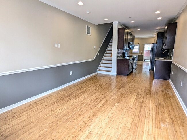 Building Photo - 3014 W Stiles St
