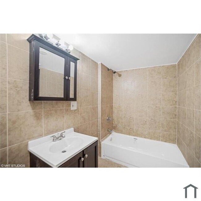 Foto del edificio - 8209 S Marshfield Ave