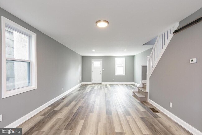 Foto del edificio - 454 Old Elm St