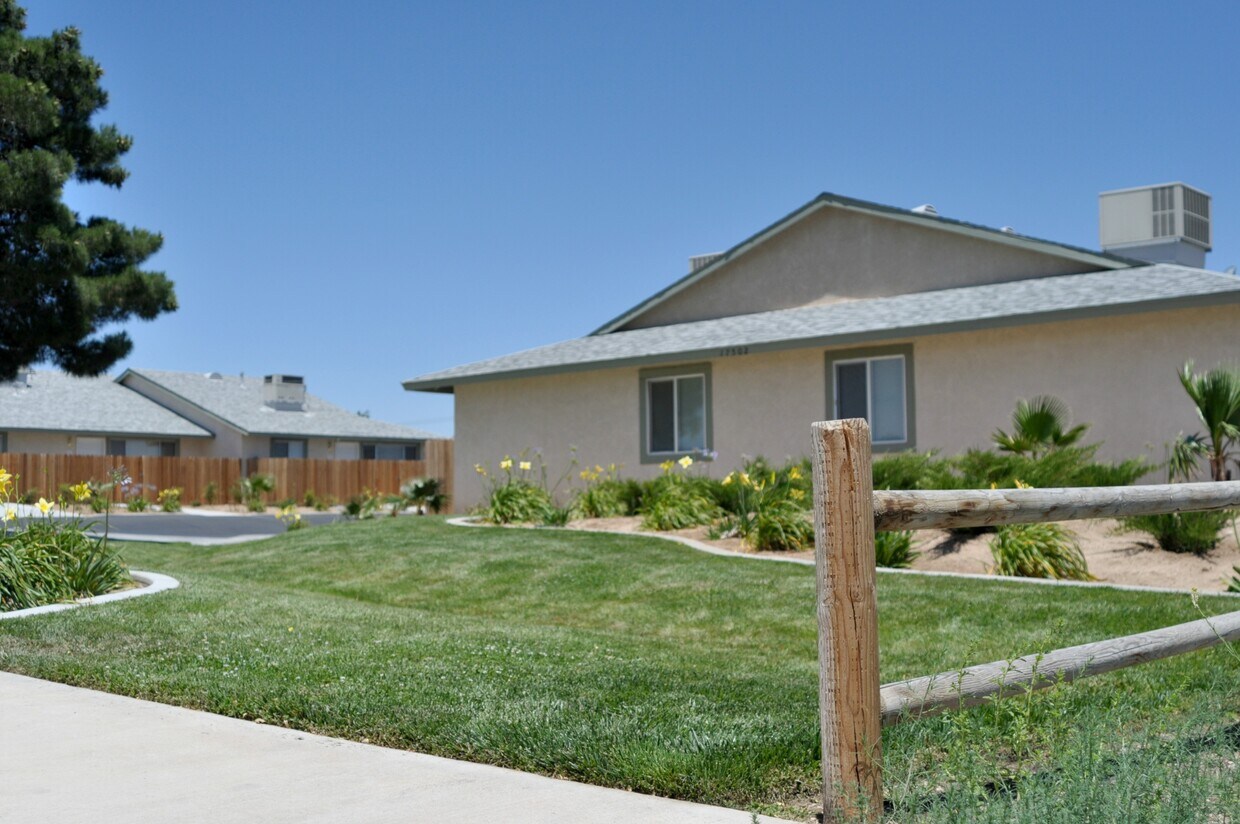Primary Photo - Desert Islands Apartments