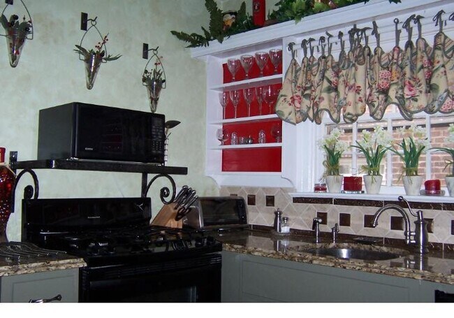 Foto del edificio - 836 Ponce De Leon Terrace NE